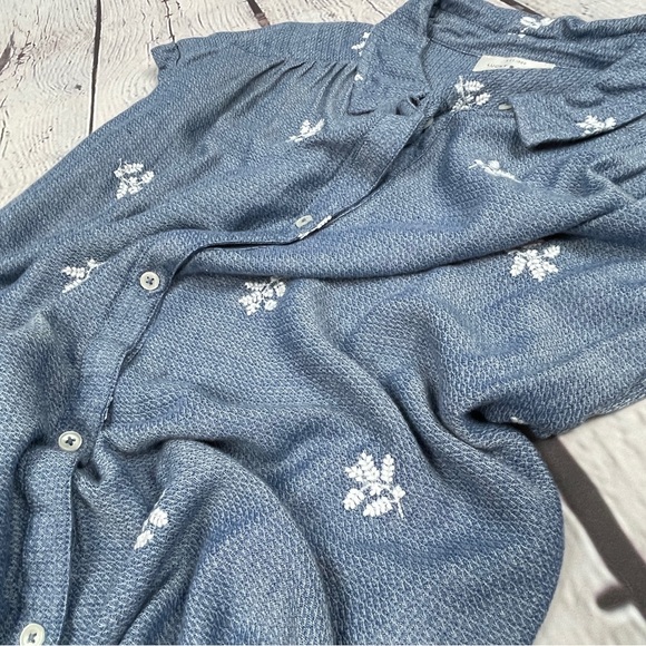LUCKY BRAND women’s blue soft short sleeve shirt with floral embroidery, size M - Picture 7 of 15
